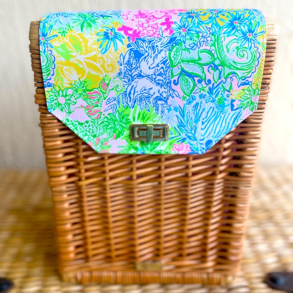 Lilly Pulitzer wine picnic basket 🍷